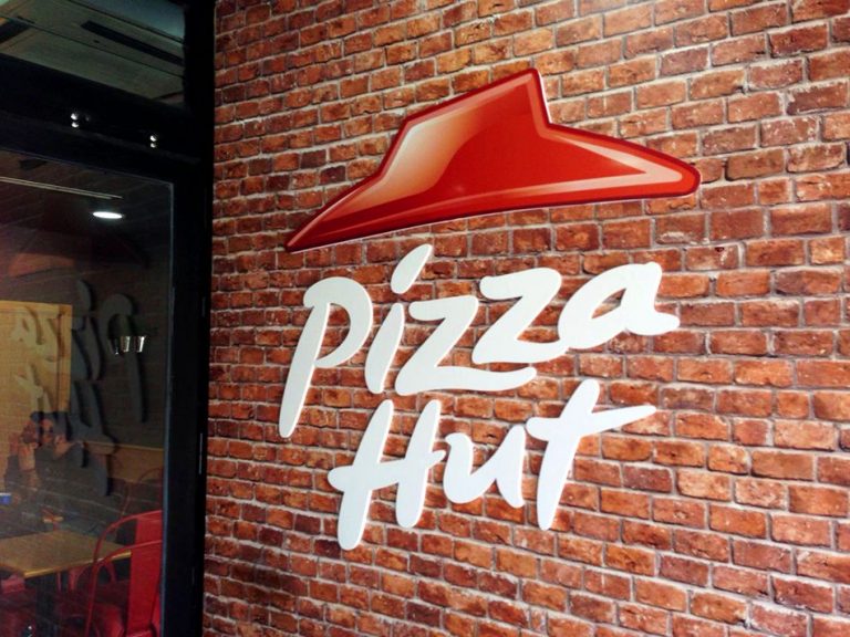 Lee más sobre el artículo Decoración interior y exterior corporativa Pizza Hut
