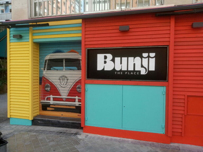 Lee más sobre el artículo Bunji the place. Rotulación corporativa para restaurantes
